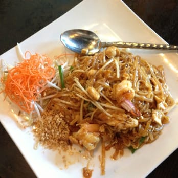 Panvimarn Thai Cuisine - Pad Thai - Thai Near Me - Long Beach, California