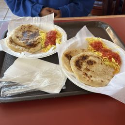 Chicharron Y Queso Pupusas