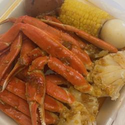 Henry's Seafood and Wings - Snow crab legs