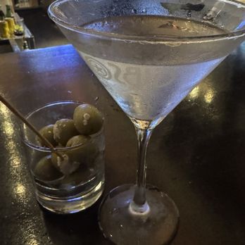 Hugo's Frog Bar & Fish House - Martini - Seafood Near Me - Chicago, Illinois