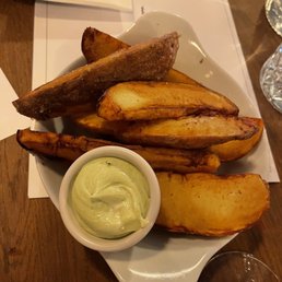 Potato wedges chips with basil aloi (€6) - real good