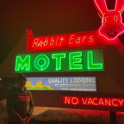 Rabbit Ears Motel - Motel sign