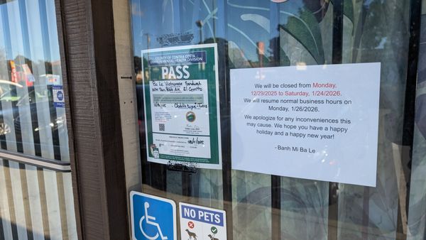 Bánh Mì Ba Lẹ by null