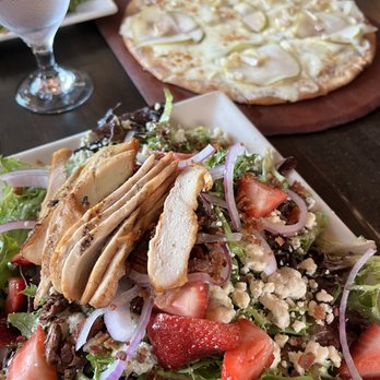 The Wine Bistro - Strawberry Pecan Salad, The Juliette - Wine Bars Near Me - Upper Arlington, Ohio