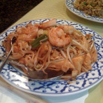 Di Chan Thai Restaurant - Pad Thai - Thai Near Me - San Diego, California Di Chan Thai Restaurant - Pad Thai - Thai Near Me - San Diego, California