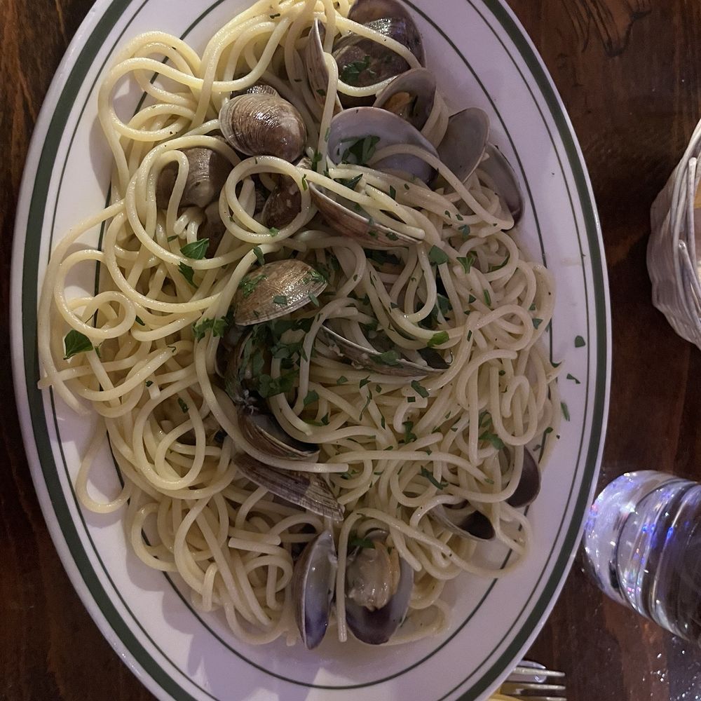 IL Brigante - Linguine Spaghetti Alle Vongole Veraci - Italian Near Me - New York, New York