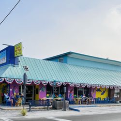 Ginny's & Jane E's Bakery Cafe - Across the street from the venue