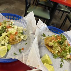 Mil Amores - Fish tacos