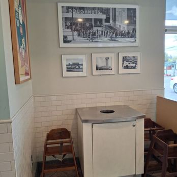 Krispy Kreme - Decor - Donuts Near Me - Seattle, Washington Krispy Kreme - Decor - Donuts Near Me - Seattle, Washington