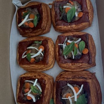 Gong Dessert Shop - Bo kho croissant - Desserts Near Me Gong Dessert Shop - Bo kho croissant - Desserts Near Me