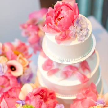 Anna's Cake House - Wedding Cake - Bakeries Near Me - Vancouver, British Columbia