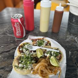 Tacos Y Mariscos El Amigo - Asada, Al Pastor, Barbacoa, Carnitas