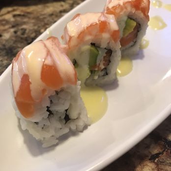 Umi Sushi - Tasty roll, good serving size for the money. Packed a little too firmly. (Gummy texture) - Sushi Bars Near Me - Vacaville, California