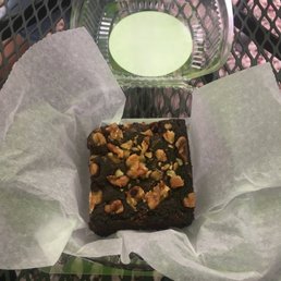 Brownie w/ walnut Brownie w/ walnut