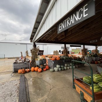 Cody's Farm And Orchard - the entrance to the store - Fruits & Veggies Near Me - Marengo, Illinois