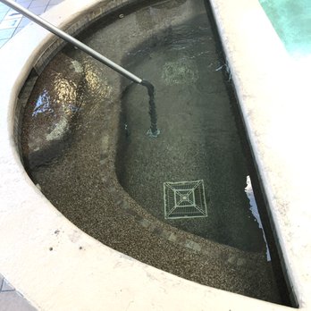 Atlanta Evergreen Lakeside Resort - this spa hot tub looked disgusting, dirty and slimy. Despite looking forward to it, did NOT get in - Hotels Near Me - Stone Mountain, Georgia Atlanta Evergreen Lakeside Resort - this spa hot tub looked disgusting, dirty and slimy. Despite looking forward to it, did NOT get in - Hotels Near Me - Stone Mountain, Georgia