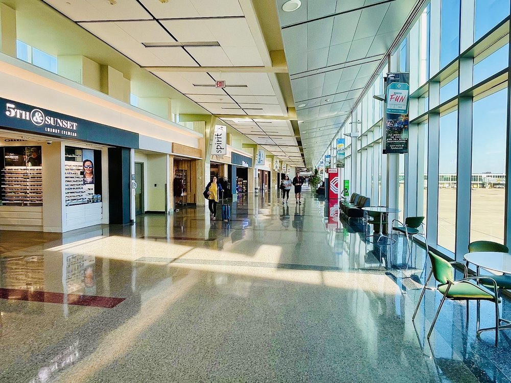 TULSA INTERNATIONAL AIRPORT Updated August 2024 370 Photos & 274