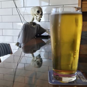 WhichCraft Taproom - Beer Bar Near Me - Gustine, California