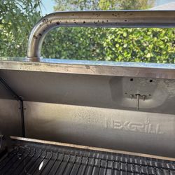 Collier Grill Cleaning - You can still see all the dirt on the handle
