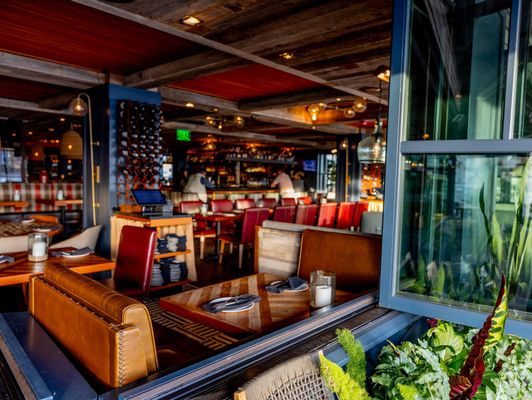 Louie's By The Bay by null