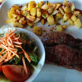 Hahnheiser - Steaks a la minute mit Kräuterbutter, Salat und leckeren Bratkartoffeln . - German Near Me - Cologne, NW Hahnheiser - Steaks a la minute mit Kräuterbutter, Salat und leckeren Bratkartoffeln . - German Near Me - Cologne, NW