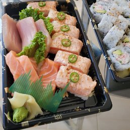 Salmon Oshi