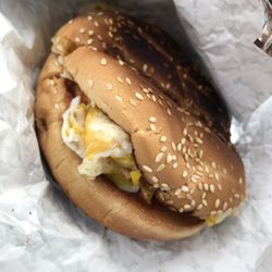 Sandy's Deli - Fried egg bun