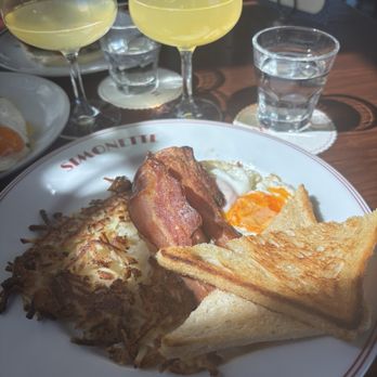 Simonette - Traditional breakfast with weekend mimosas special - French Near Me - Culver City, California