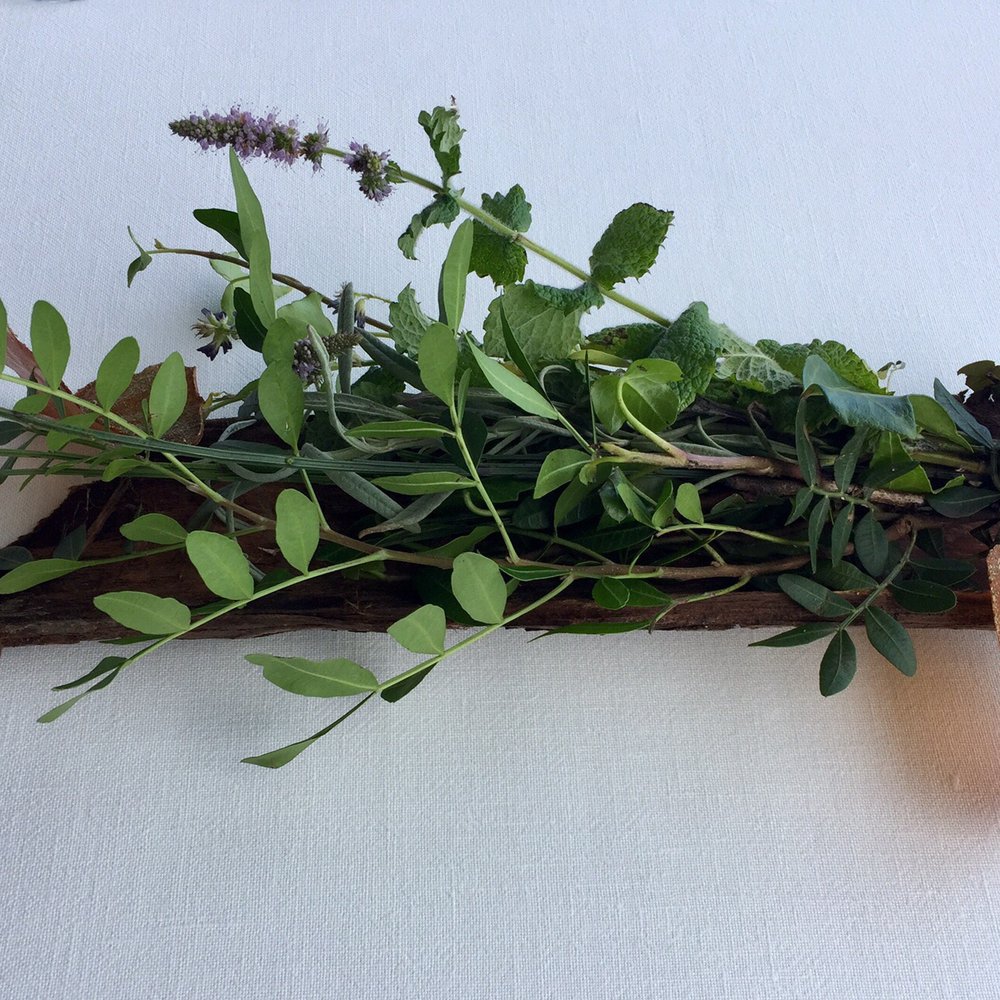 Edible leaf and table decor