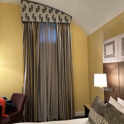 Kimpton Hotel Monaco Washington DC - Fake basement window