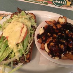 Green Stop Restaurant - Trio sous marin au gyros avec Poutine sauce bbq