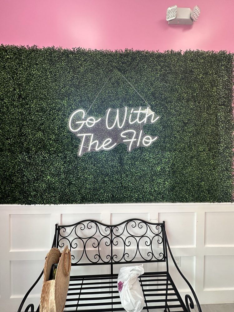 Flo’s Premium Ice Cream Logo