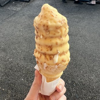 Dairy Star - Regular vanilla cone with a coconut dip - Ice Cream & Frozen Yogurt Near Me - Lincolnwood, Illinois