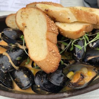 Decklyn’s - Best MUSSELS a ever - Seafood Near Me - Gloucester, Massachusetts