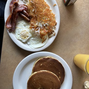Summit Pancake House - I-90 - Breakfast & Brunch Near Me - Snoqualmie Pass, Washington Summit Pancake House - I-90 - Breakfast & Brunch Near Me - Snoqualmie Pass, Washington
