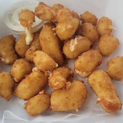 Nuckleheadz Bar & Grill - Amazing cheese curds
