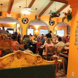 El Porton Mexican Restaurant - Place is always rocking