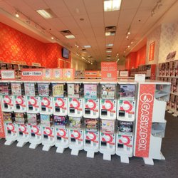 Gashapon Bandai Official Shop - Interior