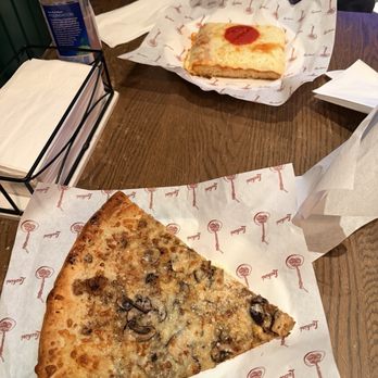 Luchini Italian Restaurant - Slice shop pizza - Italian Near Me - Las Vegas, Nevada