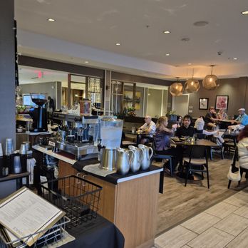 The Terrace - Inside the bar and dining area - American Near Me - Auburn, California