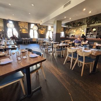 Perry's Restaurant - Main Dining Room - Sushi Bars Near Me - Washington, DC, District of Columbia Perry's Restaurant - Main Dining Room - Sushi Bars Near Me - Washington, DC, District of Columbia
