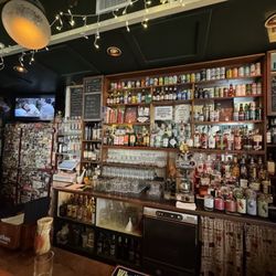 Genna's Lounge