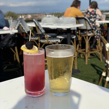 Perry Lane Hotel - Roof Top Bar - Hotels Near Me - Savannah, Georgia