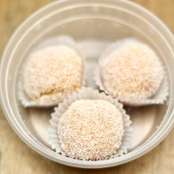 Sweet Mango Dessert & Cafe - 3pc Mango Mochi