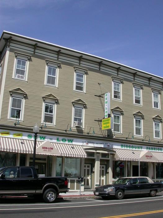 SEWLOW DISCOUNT FABRICS CLOSED Updated August 2024 49 Reviews