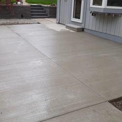 Master Finish Contracting - New bright white concrete patio with precast step