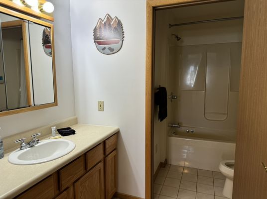 Green Roof Inn by null