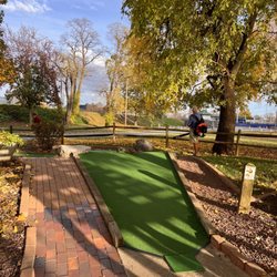 Water Golf On City Island - Using the leaf blower in the middle of our game a few feet from us. Very disrespectful.