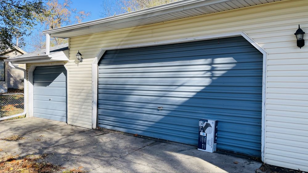 Garage Door Genius - Garage Door Contractor in Des Moines, IA