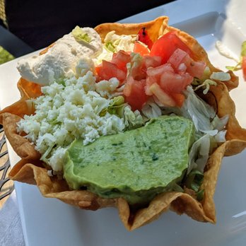 Papasitos and Beer Mexican Grill - Taco salad. Chicken fajita meat. Asked for shredded beef. It's been 30 minutes, still waiting for the food. - Mexican Near Me - Lorain, Ohio